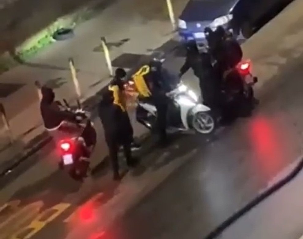 Rider Napoli Fermati 5 Rapinatori Ritrovato Lo Scooter Nellarea Nord