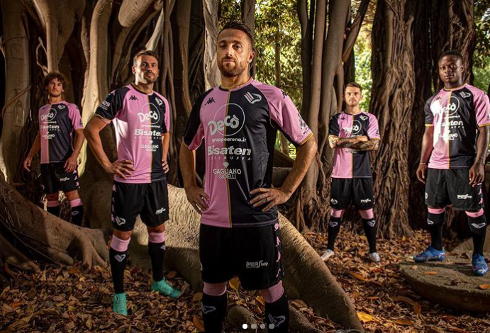 PRESENTATE LE MAGLIE DEL PALERMO PER LA STAGIONE 2021/2022: LA PRIMA E ...