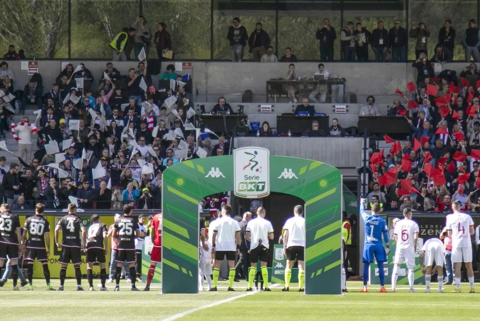 Serie B, Sudtirol-Catanzaro: Donna Aggredita Allo Stadio Druso ...