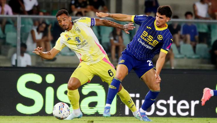 Danilo in azione durante Hellas Verona-Juventus