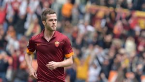 Miralem Pjanic con la maglia della Roma