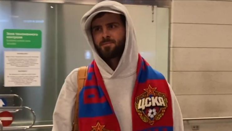 Pjanic indossa una sciarpa del CSKA Mosca