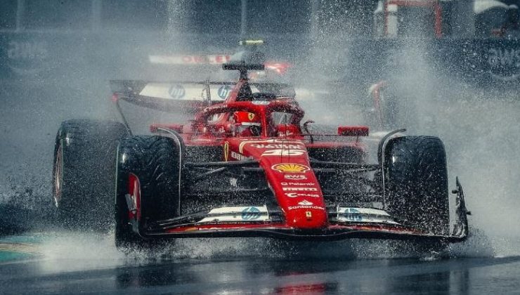 Charles Leclerc in pista sulla Ferrari