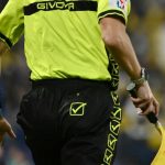 ERRORE GRAVISSIMO DELL’ARBITRO: “Fermato per 10 giornate” | La sua carriera è in frantumi